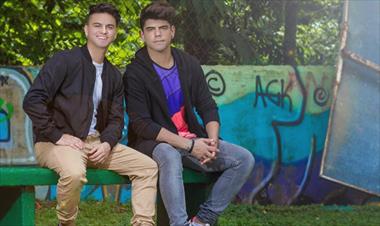 /musica/el-duo-jota-y-leo-presentan-el-video-oficial-desde-cero-/72627.html