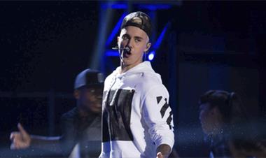 /vidasocial/justin-bieber-vuelve-a-caerse-durante-concierto/31862.html