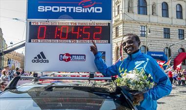 /deportes/keniana-jepkosge-bate-record-mundial-en-media-maraton/67539.html