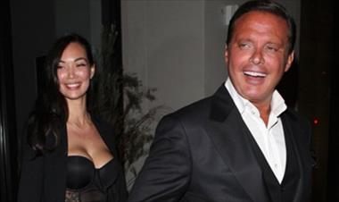 /vidasocial/luis-miguel-presume-a-su-nueva-pareja-/54248.html