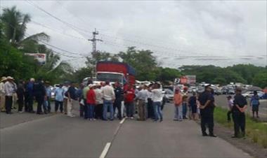 /vidasocial/manifestantes-jubilados-cierran-la-via-interamericana-exigiendo-el-pago-de-sus-decimos/57521.html