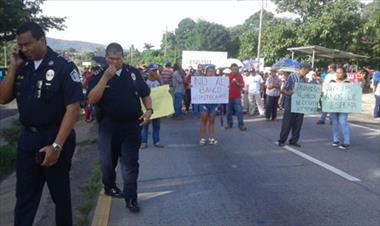 /vidasocial/manifestantes-cierran-la-via-interamericana-en-su-totalidad/56018.html