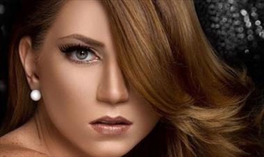 /vidasocial/reina-del-proximo-ano-2018-se-presento-en-su-carro-alegorico/43444.html