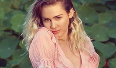 /vidasocial/miley-cyrus-siempre-sere-la-chica-desnuda-sobre-una-bola-de-demolicion-no-importa-lo-que-haga-/52609.html