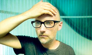 /vidasocial/moby-obtiene-orden-de-alejamiento-contra-una-fan-obsesionada-por-el/38780.html