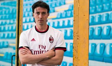 /deportes/adidas-football-presenta-la-nueva-camiseta-del-ac-milan/56291.html