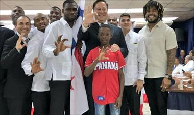 /deportes/colon-rinde-homenaje-a-sus-campeones/68772.html