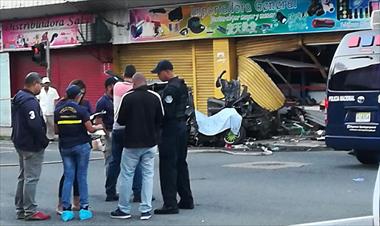 /vidasocial/persecucion-policial-termina-con-un-muerto-y-tres-heridos-en-la-avenida-b/71029.html