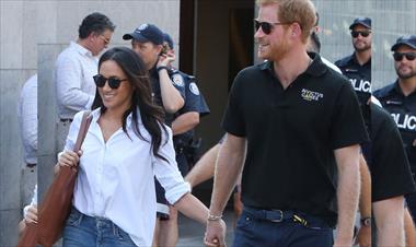 /vidasocial/el-principe-y-su-novia-tomados-de-la-mano/64941.html