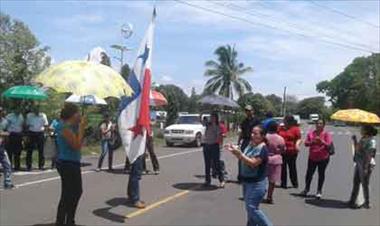 /vidasocial/profesionales-de-la-educacion-salieron-a-la-calle-a-protestar/50169.html