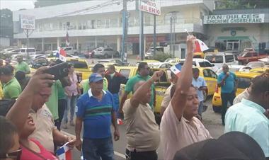 /vidasocial/taxistas-protestan-contra-uber/61639.html