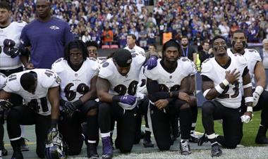 /deportes/jugadores-de-la-nfl-toman-medida-de-protesta-contra-trump/64748.html