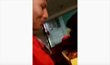 /vidasocial/video-de-repartidor-de-appetito24-metiendo-mano-a-un-pedido-causa-indignacion/89024.html