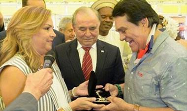 /vidasocial/roberto-duran-recibe-llaves-de-miami/32532.html