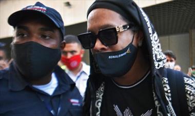 /deportes/ronaldinho-confirma-que-es-positivo-para-covid-19/91566.html