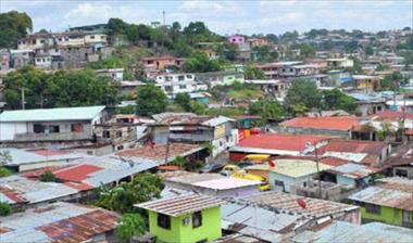 /vidasocial/peligro-en-san-miguelito-por-posibles-deslizamientos-de-tierra-a-causa-de-las-lluvias/51980.html