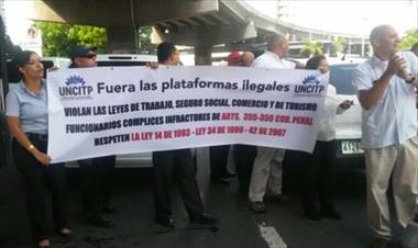 /vidasocial/protestan-contra-uber-a-la-altura-del-multicentro-en-paitilla/50278.html