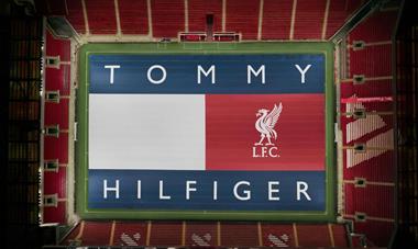 /spotfashion/tommy-hilfiger-y-liverpool-fc-anuncian-una-asociacion-pionera-en-el-futbol-mundial/106460.html