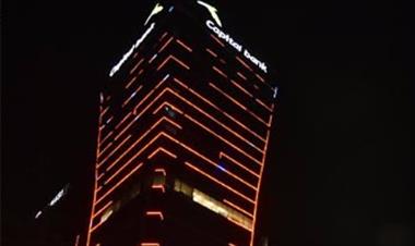 /deportes/en-apoyo-a-la-seleccion-panamena-capital-bank-panama-encendio-sus-luces/46608.html