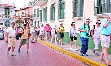 /vidasocial/turistas-europeos-disfrutaron-de-los-carnavales-de-panama/73732.html