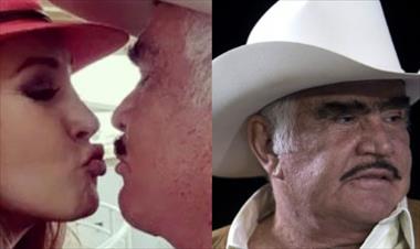 /vidasocial/vicente-fernandez-beso-a-paty-navidad/56796.html