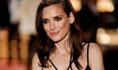 /vidasocial/winona-ryder-disfruto-sintiendome-mas-centrada-/67562.html