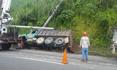 /vidasocial/camion-se-vuelca-en-la-via-transistmica/61154.html