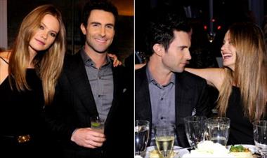 /vidasocial/adam-levine-se-compromete-con-modelo-de-victoria-s-secret/21098.html