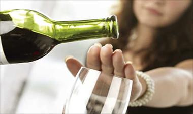 /vidasocial/no-es-necesario-dejar-el-alcohol-por-completo-si-estas-haciendo-dieta/62775.html