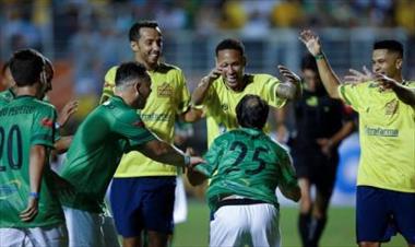 /deportes/ademas-de-recaudar-fondos-sociales-rescataron-el-ambiente-navideno-en-el-futbol/38456.html