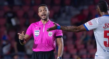 /deportes/el-arbitro-panameno-fernando-moron-y-un-provechoso-2024/105154.html