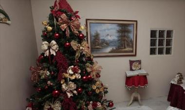 /vidasocial/-cuanto-cuesta-decorar-un-arbol-de-navidad-/71497.html