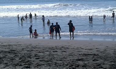 /vidasocial/guardavidas-rescatan-a-dos-jovenes-de-morir-ahogados/43513.html