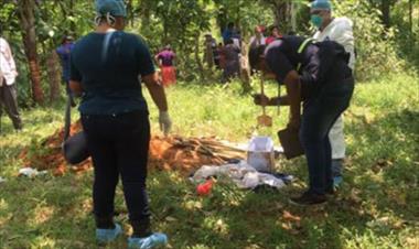 /vidasocial/desentierran-cuerpo-de-la-bebe-que-fallecio-en-la-comunidad-de-alto-guabo/49227.html
