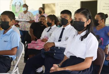 /vidasocial/estudiantes-de-comunidades-cercanas-a-la-mina-ya-pueden-aplicar-para-recibir-becas-para-el-periodo-2023/93115.html