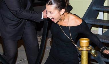 /vidasocial/bella-hadid-perdio-el-equilibrio-y-rodo-por-las-escaleras/59650.html