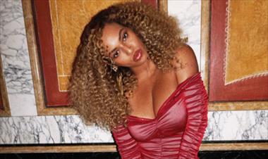 /spotfashion/beyonce-presume-sus-curvas-con-un-vestido-rojo-de-gasa/61422.html