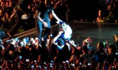/musica/fanatico-saca-a-beyonce-del-escenario/22127.html