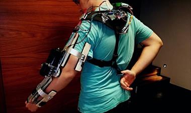 /zonadigital/jovenes-ingenieros-crean-un-brazo-robotico-de-solo-100-dolares/56055.html