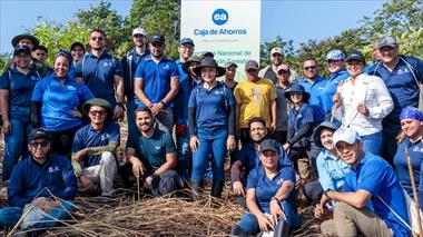 /vidasocial/caja-de-ahorros-impulsa-la-restauracion-del-parque-nacional-soberania-con-la-siembra-de-1-000-arboles/107121.html