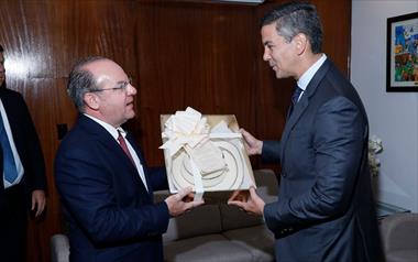 /vidasocial/presidente-del-paraguay-se-reune-con-empresarios-panamenos/105287.html