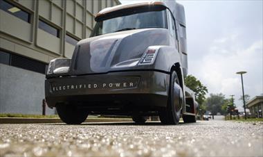 /zonadigital/cummins-se-adelanta-a-tesla-con-un-camion-electrico-de-140-kwh/62212.html