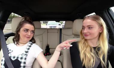 /cine/-game-of-thrones-maisie-williams-y-sophie-turner-imitan-a-ned-stark-en-carpool-karaoke-/61469.html