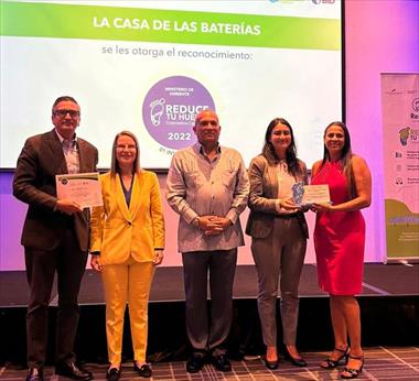 /vidasocial/la-casa-de-las-baterias-recibe-reconocimiento-del-programa-reduce-tu-huella-corporativo-carbono/93731.html