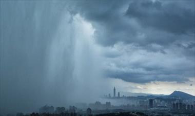 /vidasocial/-asombroso-cascada-de-lluvia-en-la-mitad-de-taiwan/57272.html