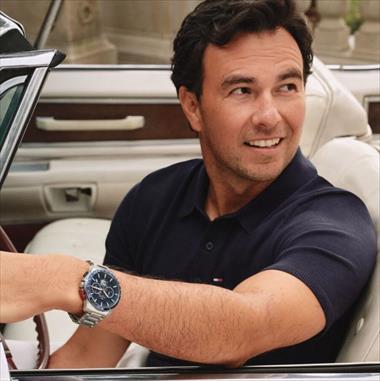 /spotfashion/tommy-hilfiger-presenta-a-checo-perez-para-la-coleccion-de-relojes-y-joyeria-primavera-verano-2026/106617.html