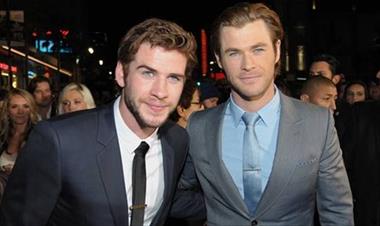 /vidasocial/asi-fue-la-divertida-pero-sexy-felicitacion-de-liam-hemsworth-a-su-hermano/60294.html