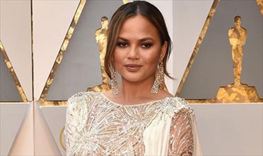 /vidasocial/chissy-teigen-se-duerme-en-los-oscars-y-en-internet-se-burlan-de-ella/43532.html