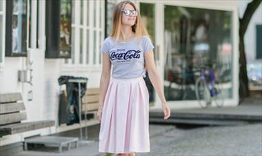 /spotfashion/usar-el-logo-de-coca-cola-es-el-ultimo-grito-de-la-moda/57646.html