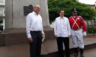 /vidasocial/colocan-ofrenda-floral-en-estatua-del-general-tomas-herrera/69927.html